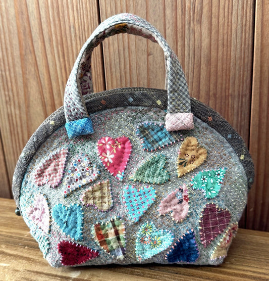 Reiko Kato - Shell-shaped Pouch with Heart's apllique