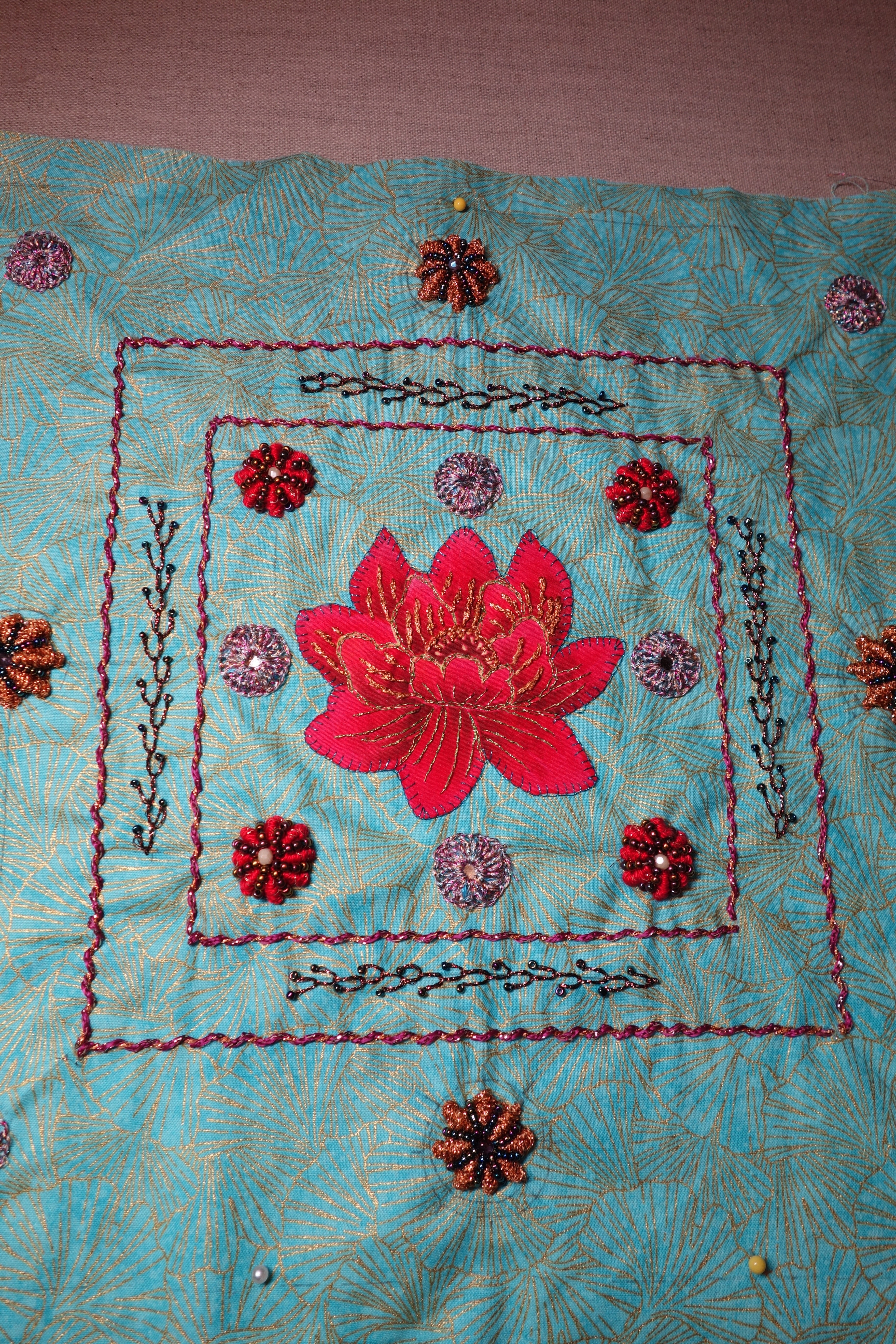 ZAZE - Broderie indienne - Mandala Power Flower