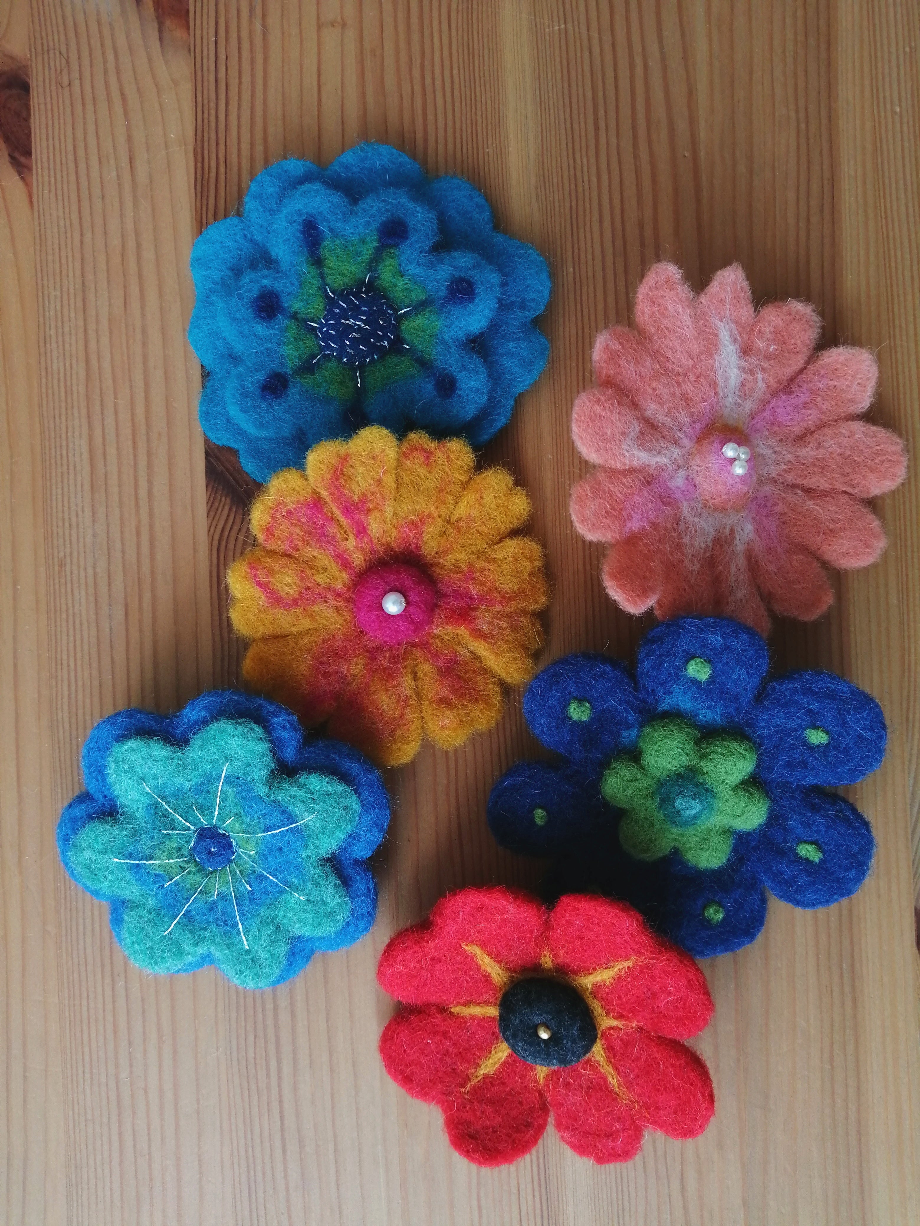 Artfelt - Création d'une broche feutrée / techniques mixtes