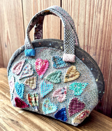 Reiko Kato - Shell-shaped Pouch with Heart's apllique