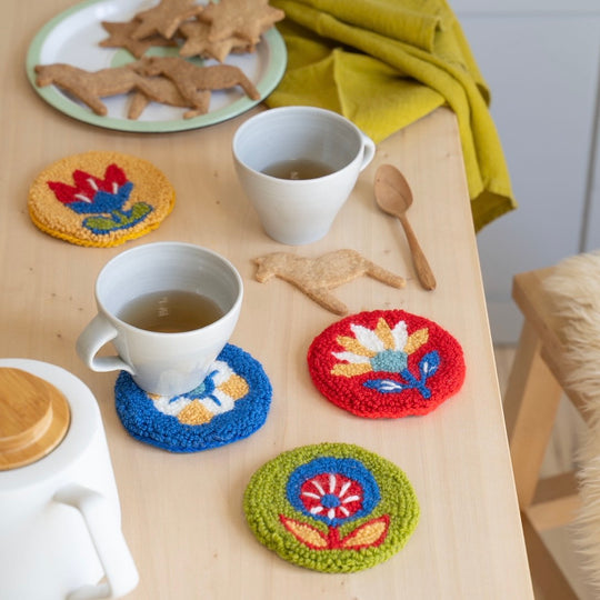 Olivia Lopez - Broderie Punchneedle, dessous de verre style nordique.