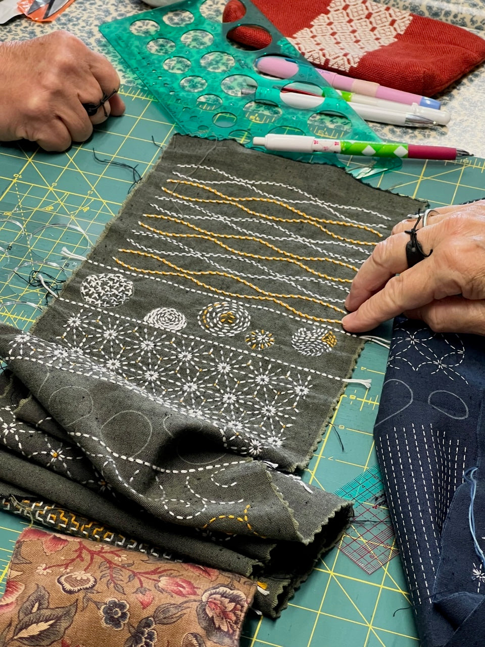 Bebe bold - Embellissement sashiko et réalisation du chemin de table Asobi