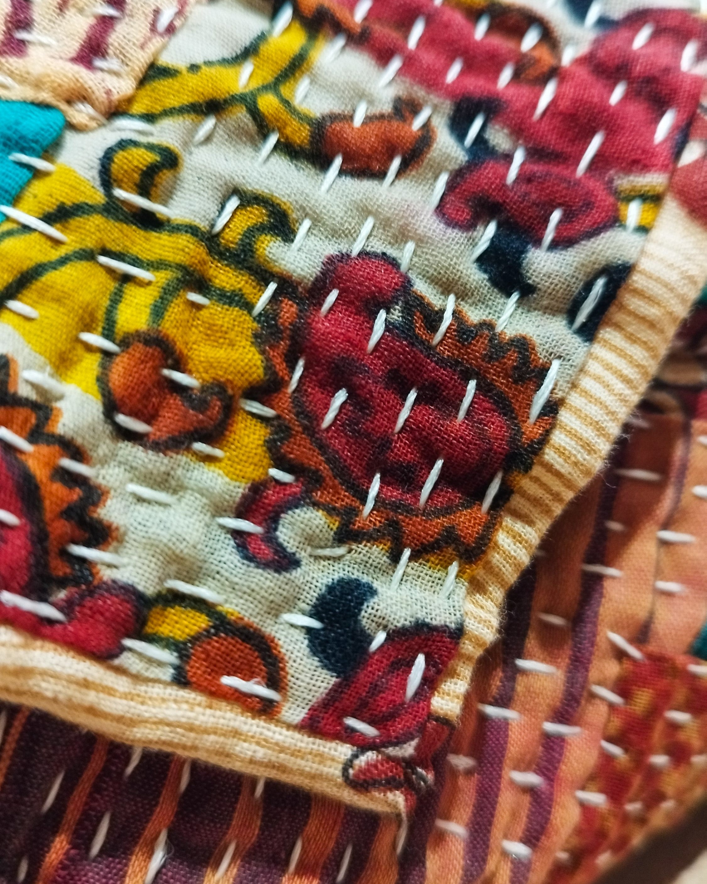 Kanthitu - Atelier Kawandi – Réalisez une pochette unique en saris recyclés