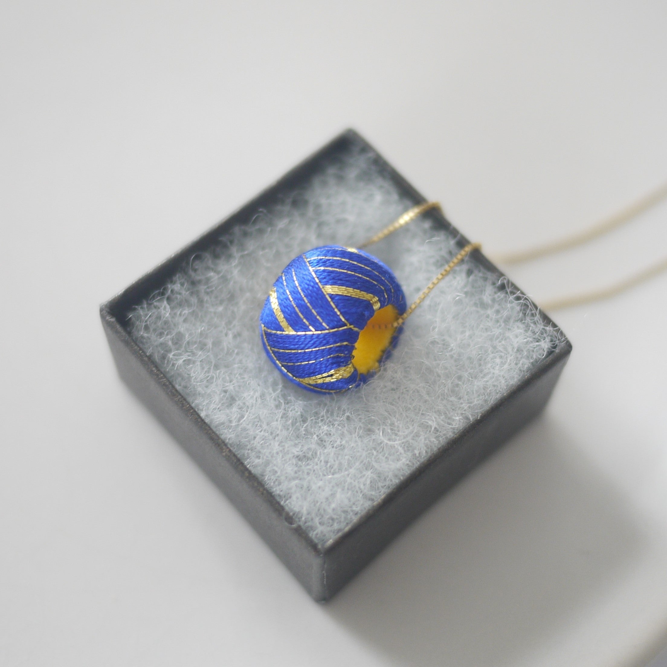 AT Bijoux - Atelier Kaga yubinuki – technique japonaise traditionnelle de couture au fil de soie