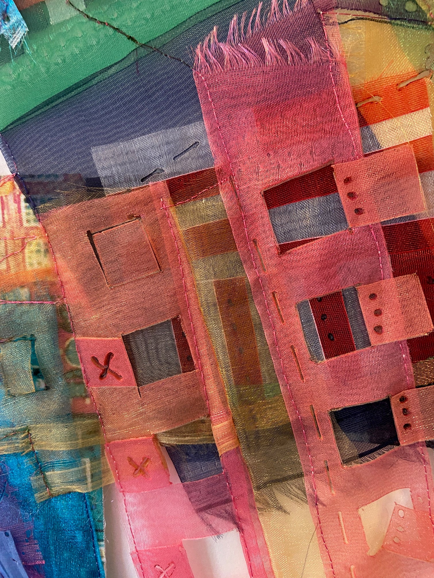 Lena Meszaros -  Silhouettes de villes en organza